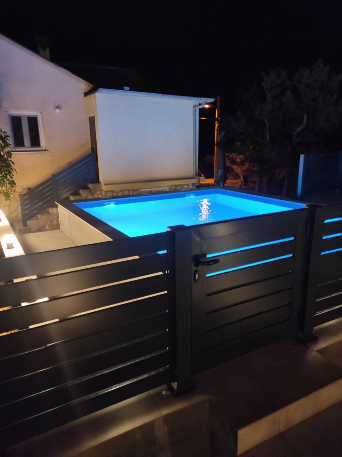 Beachfront House Ivana With Pool - Renovated 2025 Cesarica Exterior photo